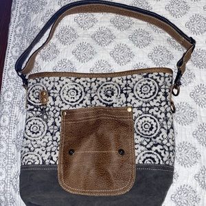 Myra Shoulder bag!